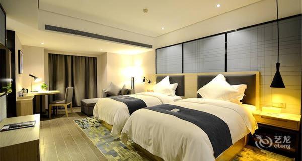 Echarm Hotel Ji'Nan Railway Station Jinan Esterno foto